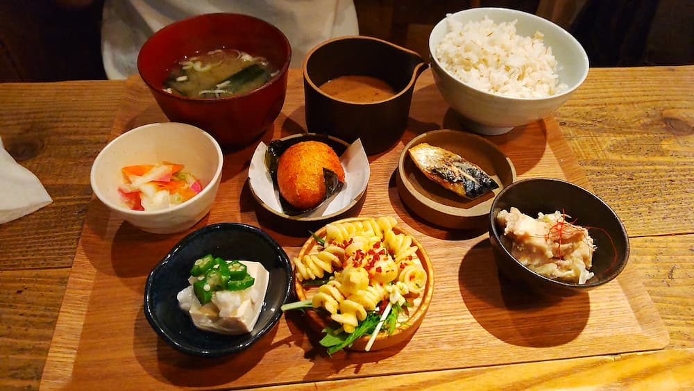 6種類のおばんざいの定食